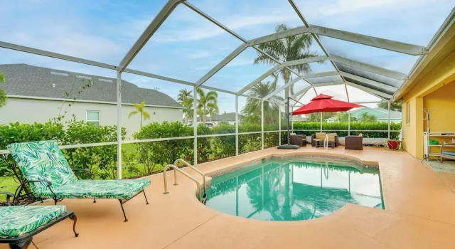 Коттедж 6 Mi to Coast: Cape Coral Family Home