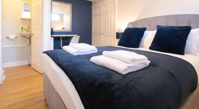 Lord Street Modern Apartment with parking by Rework Accommodation