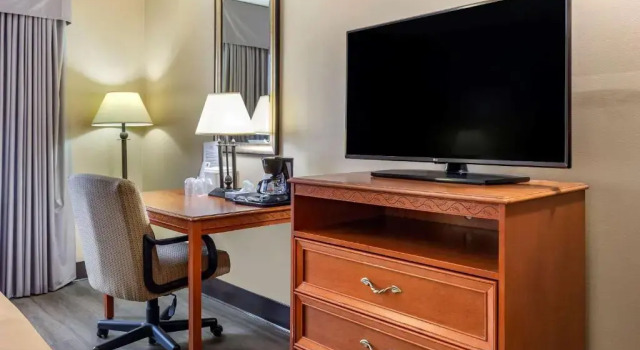 Номер Standard Econo Lodge & Suites Southern Pines - Pinehurst