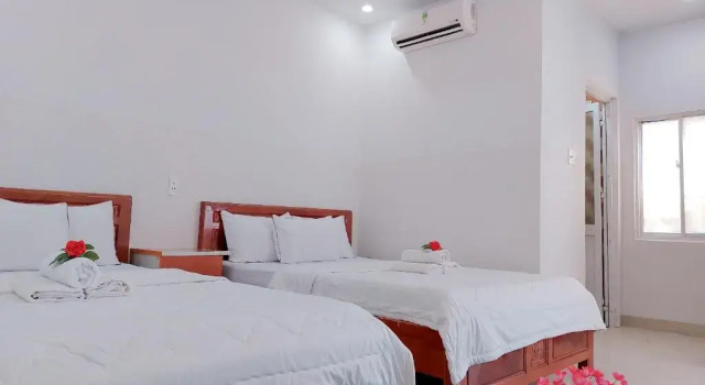 Четырёхместный номер Standard с балконом Thiên Ý Hotel