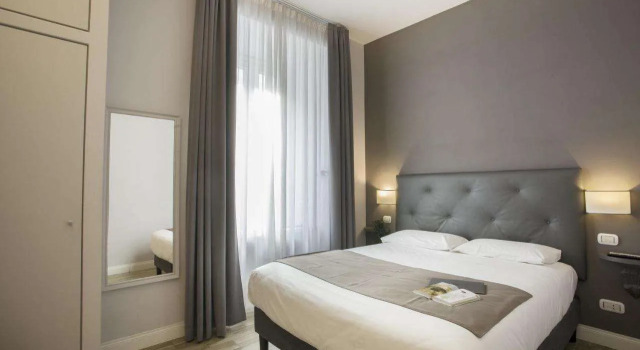 Colosseo Prestige Rooms, Забронировать Отель «постель и завтрак» Рионе Монти Рим, рядом с Piazza della Madonna dei Monti