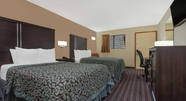 Четырёхместный номер Standard Days Inn by Wyndham Maumee/Toledo