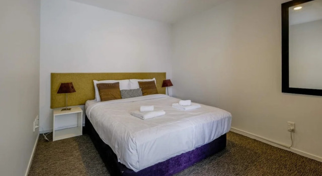 Cosy Renovated 1 Bedroom Apartment in CBD Hotel