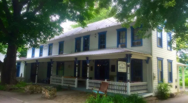 Riverside Hotel, Rezerwuj Hotel Friendsville Maryland
