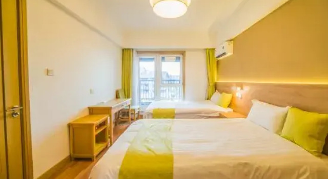 Семейный люкс с красивым видом из окна December Guesthouse
