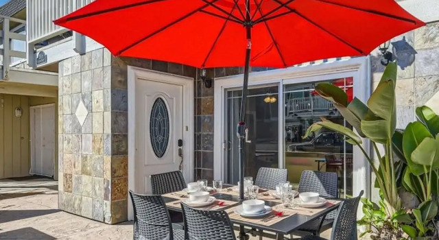 Апартаменты Chic Beachside BBQ Fast Wifi - C2