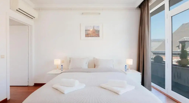 Luxury Apart' MONS City Center with Terrace, Забронировать Отель Отели Монса с парковкой, рядом с Sainte Waudru Collegiate Church, Парковка