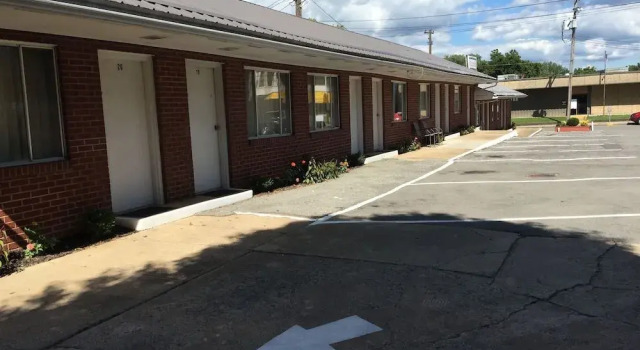 Colonial Hotel-Motel, Buchen Sie Motel Buckhannon 