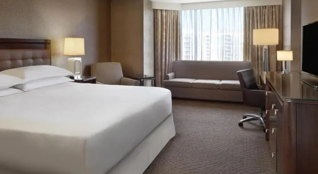 Двухместный клубный номер Standard Sheraton Parkway Toronto North Hotel & Suites