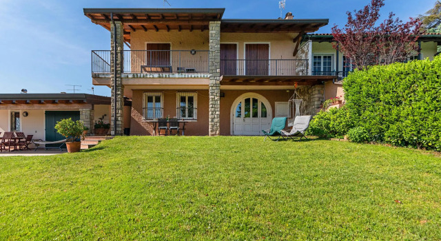 Casa Alba con Giardino e Patio by Wonderful Italy, Забронировать Апартаменты/квартира Лонато-дель-Гарда озеро Гарда