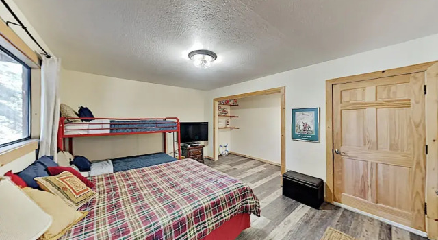 New Listing! Large Near Lake Tahoe & Beach 5 Bedroom Home