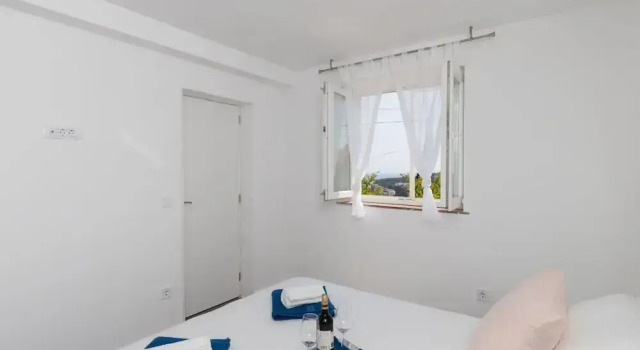 Apartment Semi - One Bedroom Apartment With Terrace and Sea View, Забронировать Апартаменты/квартира Отели Региона Дубровника с парковкой, Парковка