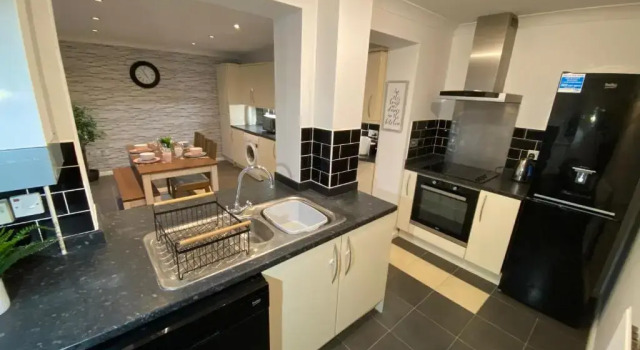 Коттедж с 2 комнатами Lovely family home, 5 minutes from the beach
