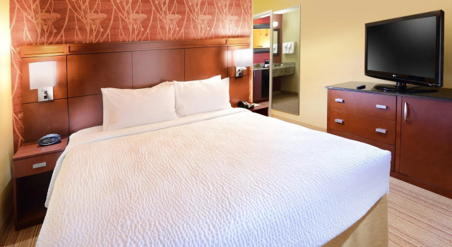 Двухместный люкс c 1 комнатой Courtyard by Marriott Dallas Plano in Legacy Park