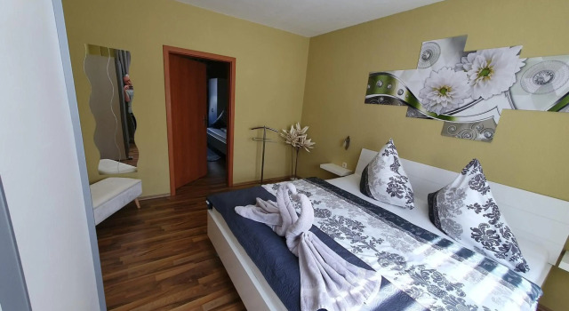 Ferienwohnung-Thale-Ritter II, Prenota Hotel Hotel a Garz con parcheggio, Parcheggio