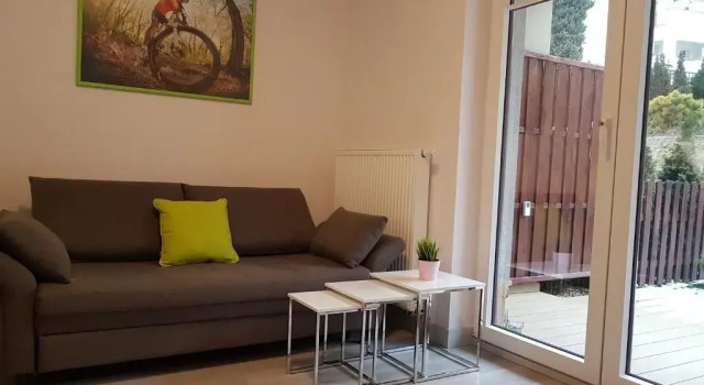 Apartament z Ogrodem, Забронировать Апартаменты/квартира Отели Поляница-Здруй с парковкой, рядом с Polanica Zdroj Train Station, Парковка