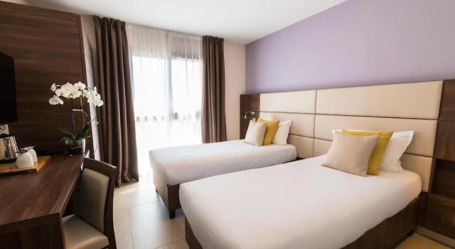 Четырёхместный номер Comfort Hotel Port Toga