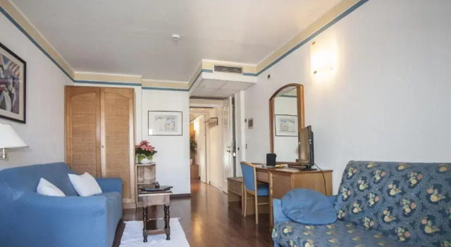 Полулюкс Hotel Metropole