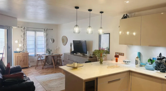 Апартаменты Lovely one Bedroom Apartment With Balcony Wifi Just Minutes Walk From Palais and Cannes Beaches - 109
