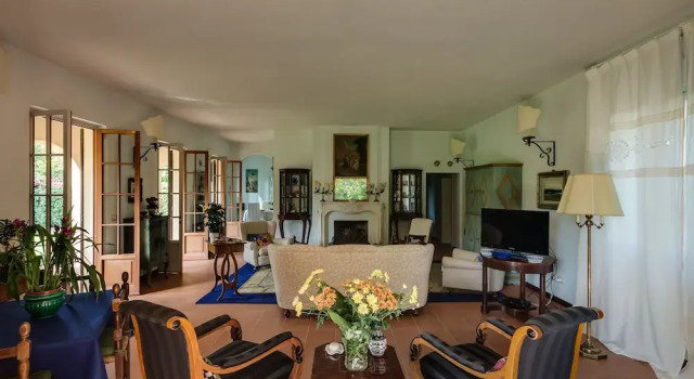 Forte dei Marmi renewed 6 bedroom villa