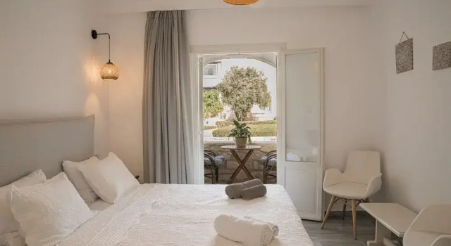 Двухместный номер Standard с балконом и с видом на сад Christiana Hotel
