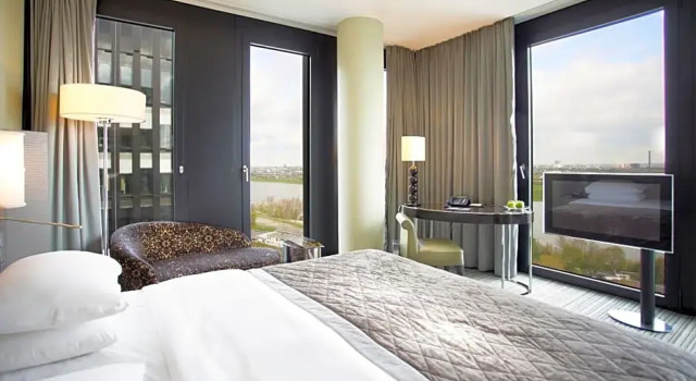Двухместный номер Deluxe с видом на гавань Hyatt Regency Dusseldorf