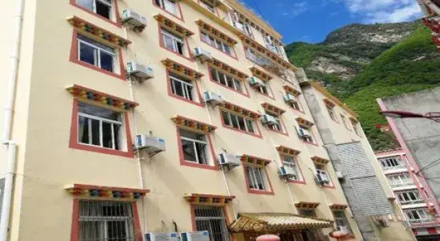 Jinlong Hotel Heishui, Prenota Hotel Hotel a Ngawa con parcheggio, Parcheggio
