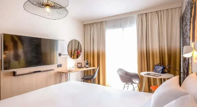 Двухместный номер Premium с балконом Mercure Cavaillon