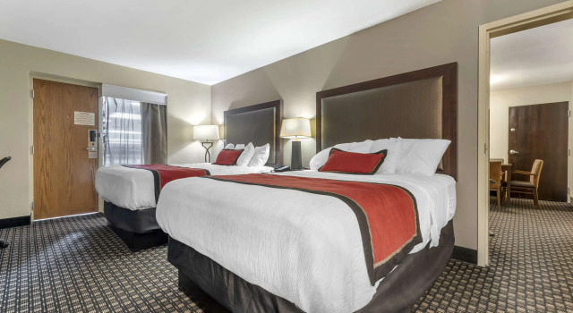 Четырёхместный люкс Best Western Plus Ramkota Hotel