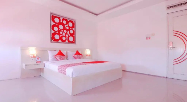 Люкс Deluxe OYO 1489 Simona Hotel