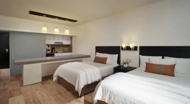 Трёхместный номер Standard с балконом El Cid Granada Hotel & Country Club