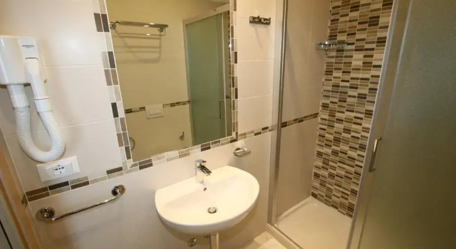 Четырёхместный номер Standard с балконом Beach Hotel Clerice