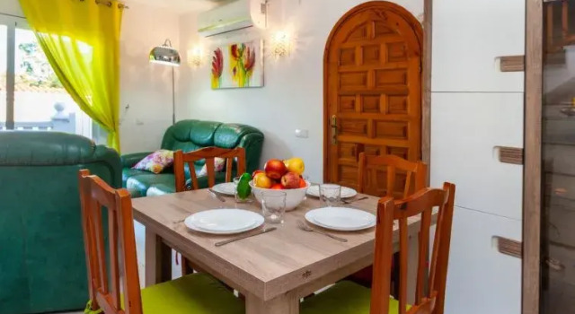 Holiday Home Isis, Varaa Lomakoti Hotellit Tarragonès uima-altaalla, Uima-allas