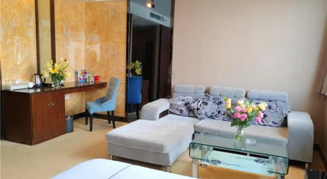 World Crown Hotel Liuzhou, Prenota Hotel Liuzhou Guangxi