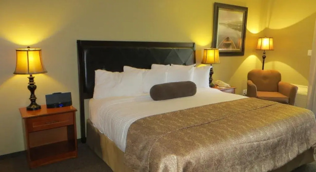 Village Creek Country Inn, Book Hotel Westerose Central Alberta
