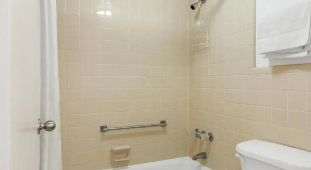 Люкс Travelers Place Inn & Suites