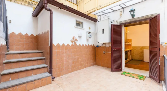 Villari Guest House By DomusExtra, Забронировать Апартаменты/квартира Апартаменты Неаполя, рядом с Церковь Пио Монте делла Мизерикордия, Апартаменты/квартира