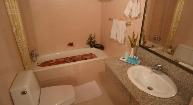Люкс Deluxe Yuzana Hotel