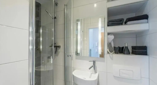 Gepflegte und moderne Ferienwohnung in der Neuseenlandschaft, Book Hotel Neukieritzsch Leipzig