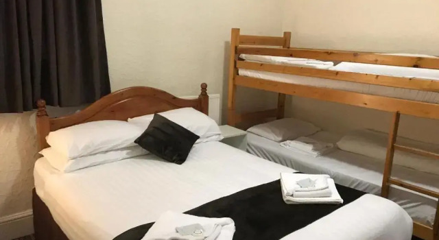 Четырёхместный номер Standard The Feathers Hotel