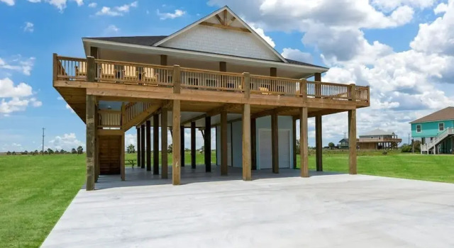 Twin Tides 4 Bedroom Home by Redawning, Rezerwuj Dom wakacyjny Port Bolivar Teksas
