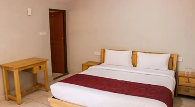 Clarks Inn PavanPutra, Rezerwuj Hotel Hotele w Hassan z basenem, Basen