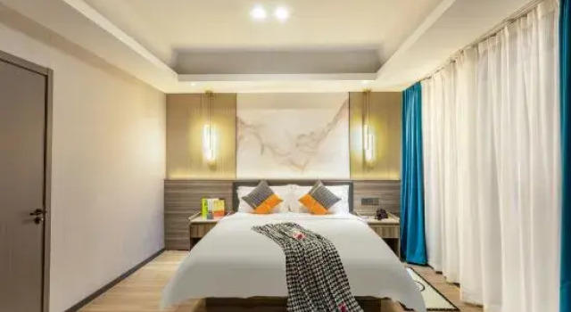 Люкс Tianzhu Holiday Hotel (Guangzhou North Railway Station Huadu Square)