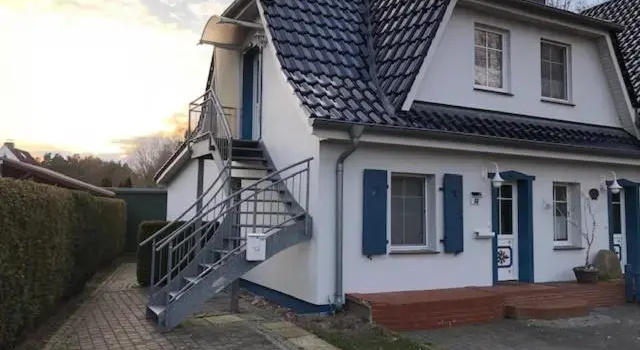 Wiesenstr_ FeWo Kirr, Забронировать Отель Отели Цингст 3 звезды, рядом с Zingst Pier, 3*