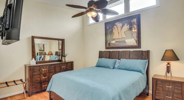 3 Mi to Beach & Boardwalk: Riverfront Daytona Home, Забронировать Дом для отпуска Виллы Холи-Хил, Вилла