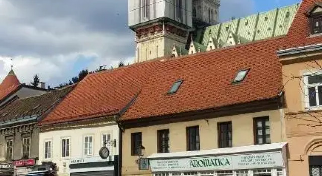 Apartments Lina - Center with free, unlimited parking, Забронировать Апартаменты/квартира Отели Загреба с парковкой, рядом с Zagreb Stone Gate, Парковка