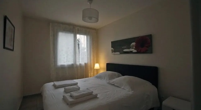 2 bright bedroom with balcony close to the lake, Забронировать Отель Отели Озера Анси с парковкой, Парковка