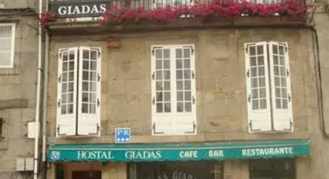 Hostal Giadás, Забронировать Отель Отели Сантьяго-де-Компостелы с парковкой, рядом с Estatua de Afonso II, Парковка