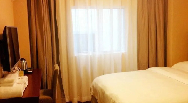 8 Inns Shenzhen Lianhua Moutain, Rezerwuj Hotel Hotele w Shenzhen z parkingiem, Parking