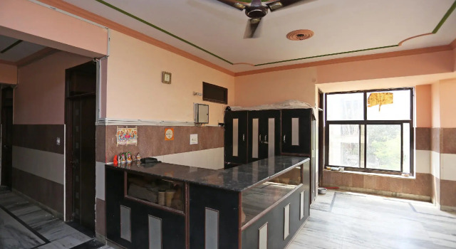OYO 35450 Bombay Central Hotel